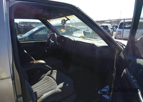 1999 Chevrolet Blazer Ls z USA, uszkodzony, nr VIN 1GNCS13W2X2100667